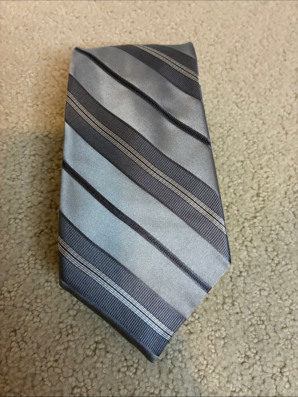 DKNY Mens Silk Tie Gray Silver Diagonal Multi Stripe Classic Wide Necktie👵MT